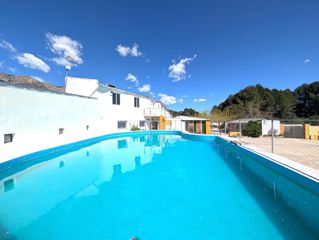 Xalet a Cortes-Huertas. En venta finca rústica con chalet privado e instalaciones de res