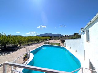 Chalet in Cortes-Huertas. En venta finca rústica con chalet privado e instalaciones de res