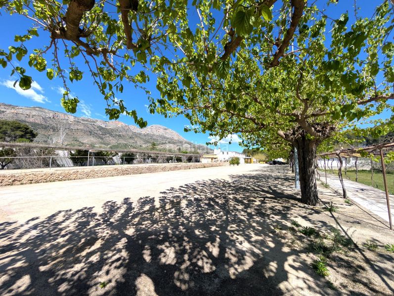 Foto 1f65166e-14d7-497b-8945-ad9be0464069. Xalet amb aparcament a Cortes-Huertas Madrid