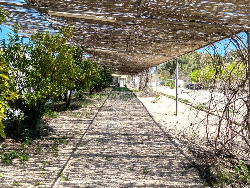 Foto d40cff2d-272a-4e1f-8083-ba8e3e4ac888. Xalet amb aparcament a Cortes-Huertas Madrid