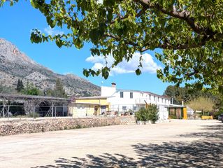 Chalet à Gaianes. Finca rústica con negocio de restauración en venta en gayanes id