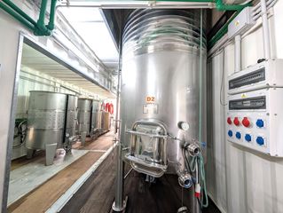 Business premise in Camino mazajarán. Exclusiva finca con viñedos y bodega en inazares