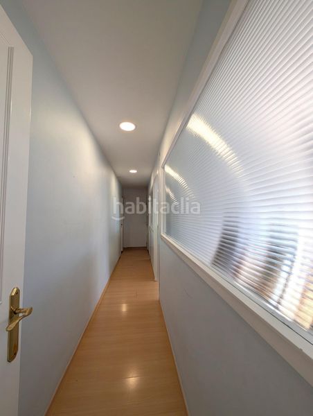 Foto ca1ea5e3-f3a2-4dd8-9504-a4fe6f22e2ec. Oficina a Centre-Zona Alta Alcoi