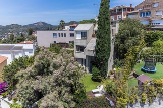 Chalet en Est 31. Exclusiva villa en venta en esplugues de llobregat a tan sólo 5