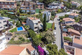 Chalet en Est 31. Exclusiva villa en venta en esplugues de llobregat a tan sólo 5