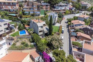 Xalet a Est 31. Exclusiva villa en venta en esplugues de llobregat a tan sólo 5