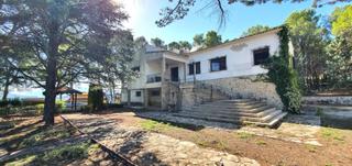 Chalet en Cocentaina. Estupendo chalet independiente con parcela propia de 11.000 m2 y