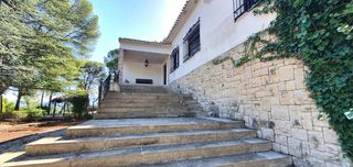 Chalet in Cocentaina. Estupendo chalet independiente con parcela propia de 11.000 m2 y