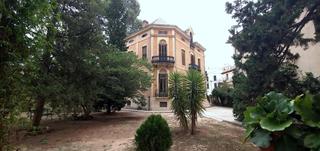 Chalet à Santa Rosa. Singular palacete en venta del siglo xviii arquitectura ecléctic