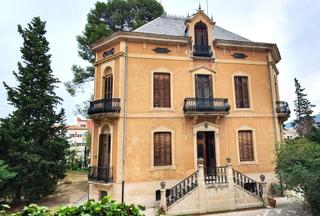 Xalet a Santa Rosa. Singular palacete en venta del siglo xviii arquitectura ecléctic