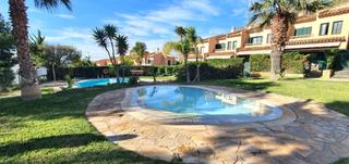 Maison jumelée à Golf Bahía. Oportunidad en venta chalet adosado en sierra cortina finestrat