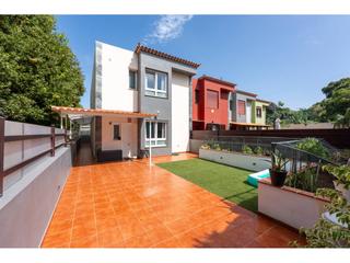 Casa aparellada  Casas altas 27. Chalet pareado en tacoronte con amplio garaje y terraza.