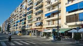 Traspàs Local Comercial a Avenida de la reina mercedes 33