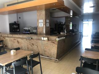 Local commercial à N/a. Oportunidad de compra de negocio con licencias