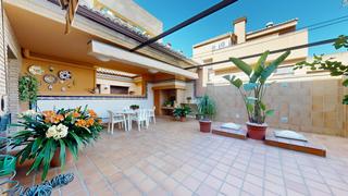 Maison à Catarroja. Increíble casa de pueblo con terraza y garaje en catarroja. casa