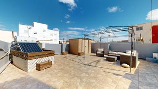 Casa a Zona la Ermita. Increible casa de pueblo con 4 habitaciones, terraza y garaje.