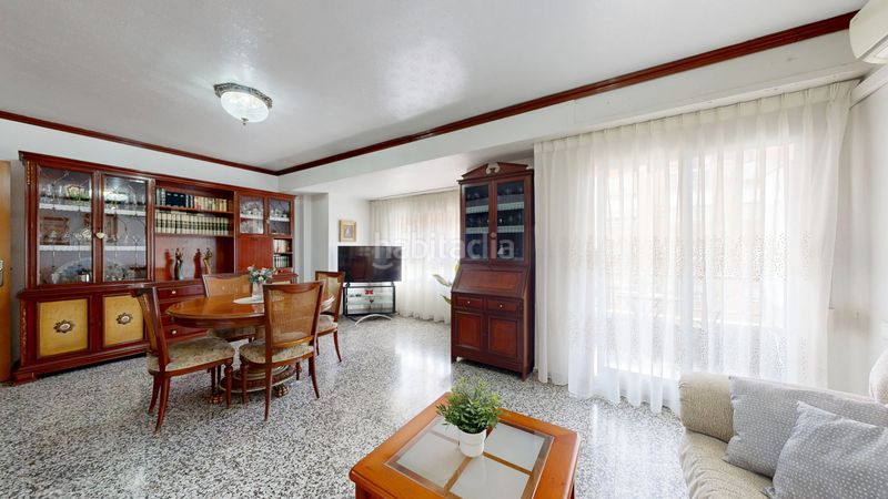 Piso amplio y luminoso piso de 140 m2 con 4 habitaciones, balcón amplio y ascensor. estás buscando la vivienda perfecta que al verla te en Valencia - Imagen 2