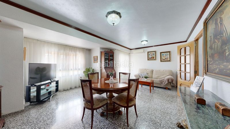 Piso amplio y luminoso piso de 140 m2 con 4 habitaciones, balcón amplio y ascensor. estás buscando la vivienda perfecta que al verla te en Valencia - Imagen 3