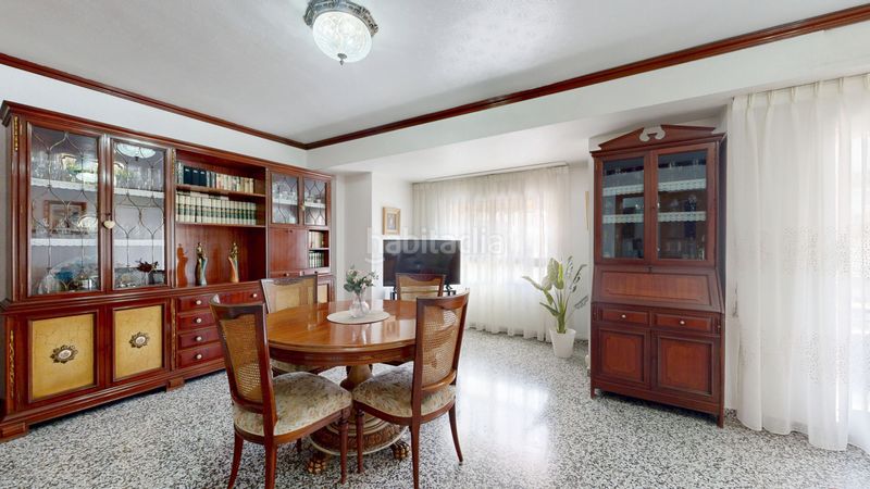 Piso amplio y luminoso piso de 140 m2 con 4 habitaciones, balcón amplio y ascensor. estás buscando la vivienda perfecta que al verla te en Valencia - Imagen 9