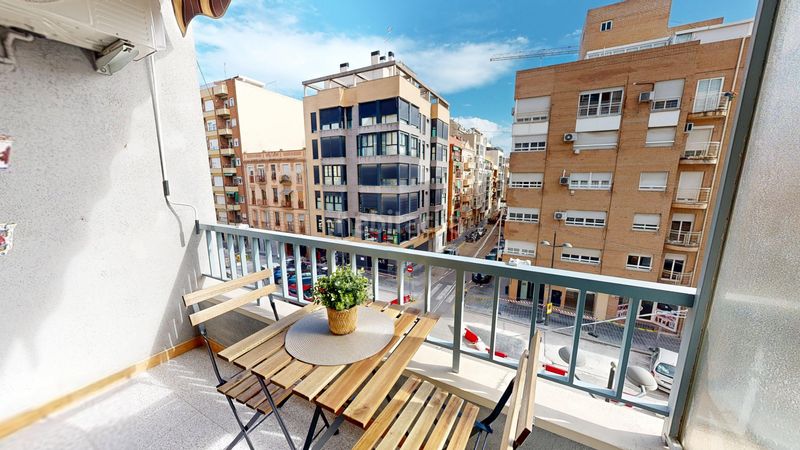 Piso amplio y luminoso piso de 140 m2 con 4 habitaciones, balcón amplio y ascensor. estás buscando la vivienda perfecta que al verla te en Valencia - Imagen 11