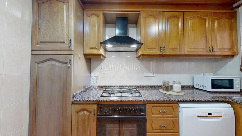 Piso amplio y luminoso piso de 140 m2 con 4 habitaciones, balcón amplio y ascensor. estás buscando la vivienda perfecta que al verla te en Valencia - Imagen 17