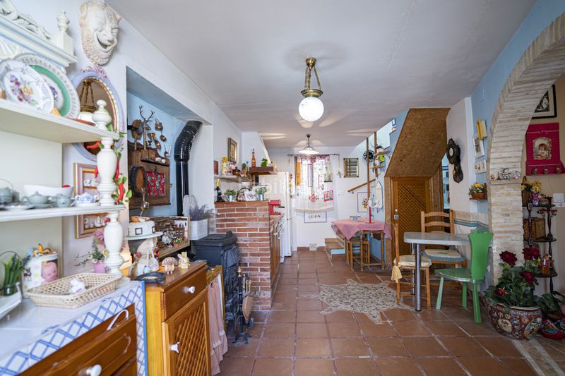 Foto b9bc6559-fd54-45c5-b5f8-2127fd6fdeea. Casa a Chulilla