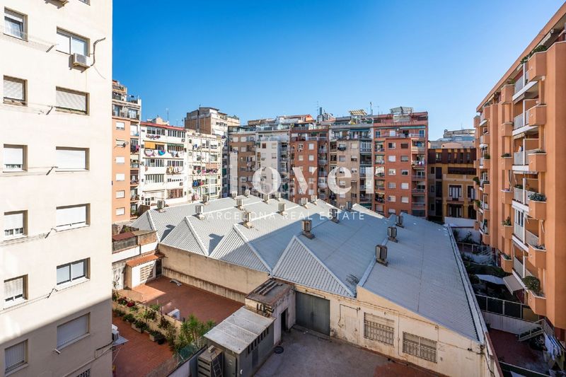 Foto ed6a80a2-ba7e-41d0-b7f6-cb96c5331a0e. Pis amb calefacció a Sant Antoni Barcelona