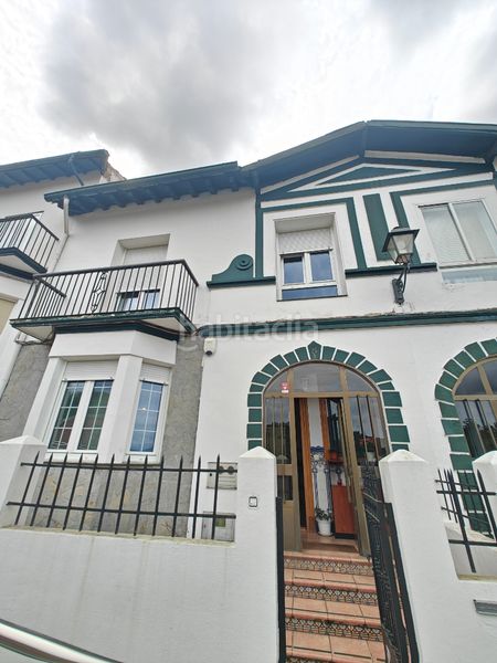 Foto 627b677c-a787-4cfa-a948-7d3a4e7f7365. Casa adossada amb calefacció aparcament a Arabella Bilbao