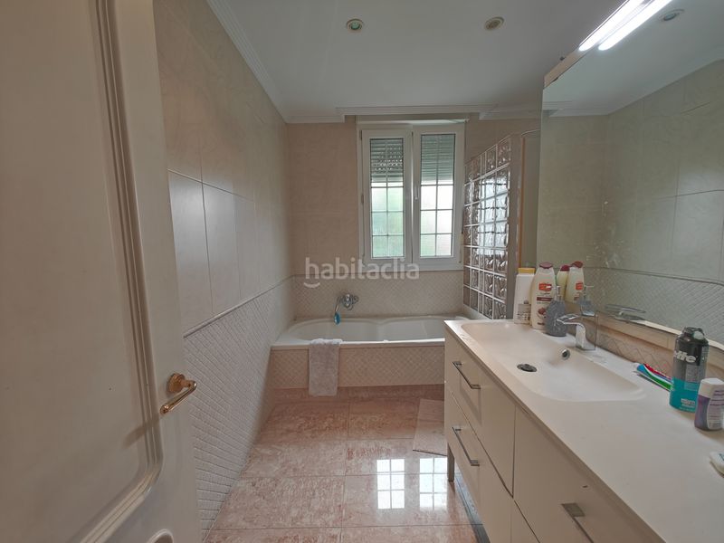 Foto f84154aa-71a9-4843-a6fb-8d34c16bb2f5. Casa adossada amb calefacció aparcament a Arabella Bilbao