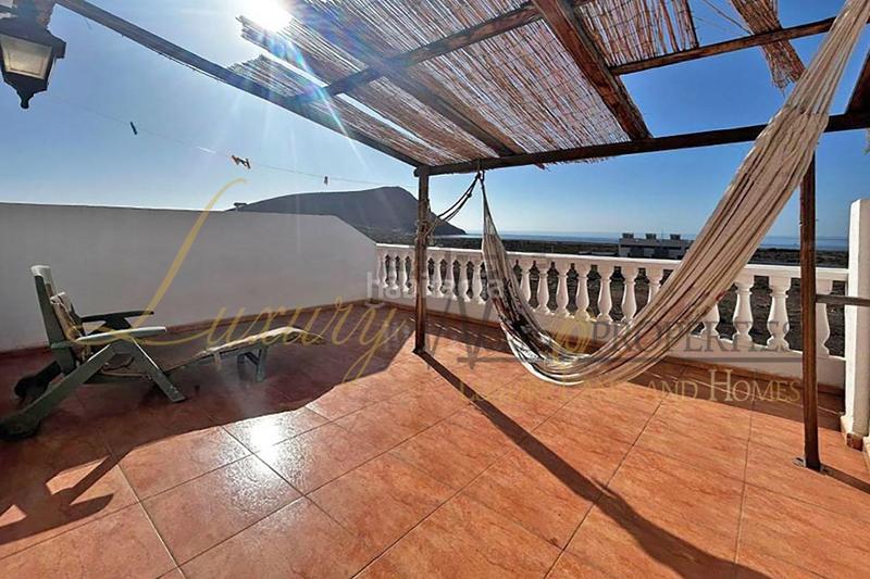 Foto 1da62357-7786-45db-add5-082d0bf43523. Reihenhaus mit parking in Los Abrigos Granadilla de Abona