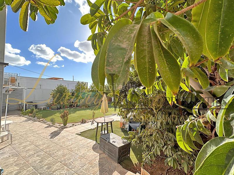 Foto eca8ebeb-cad6-42d8-ba70-afc41963b9f6. Maison avec parking dans Buzanada Arona