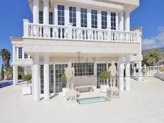 Casa in La Caleta. Villa en golf costa adeje