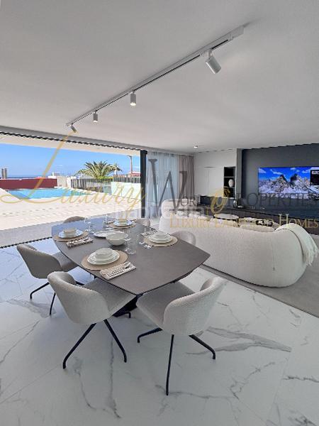 Foto 477f577d-e1e0-4889-ab70-10a6cb6b8836. Casa amb aparcament piscina a Playa Fañabé Alto Adeje