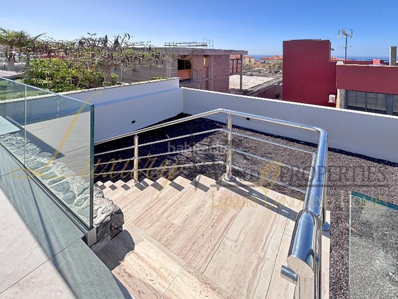 Foto 5210ff3d-e0cd-4030-8f51-3b98bc115608. Casa amb aparcament piscina a Playa Fañabé Alto Adeje