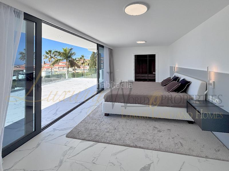 Foto a7d72433-9f48-417b-b824-493af19aa3c1. Casa amb aparcament piscina a Playa Fañabé Alto Adeje