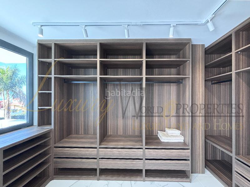 Foto f7a4c6b4-8e42-48ff-9620-bc76af76c773. Casa amb aparcament piscina a Playa Fañabé Alto Adeje