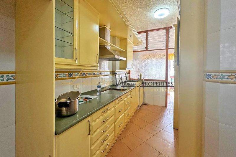 Foto 18651173-0426-47f7-9ac9-b46341994789. Casa amb aparcament a Guía de Isora interior Guía de Isora