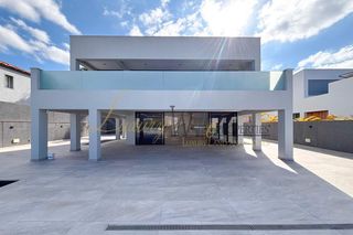 Casa  El sauce. Villa en el madronal
