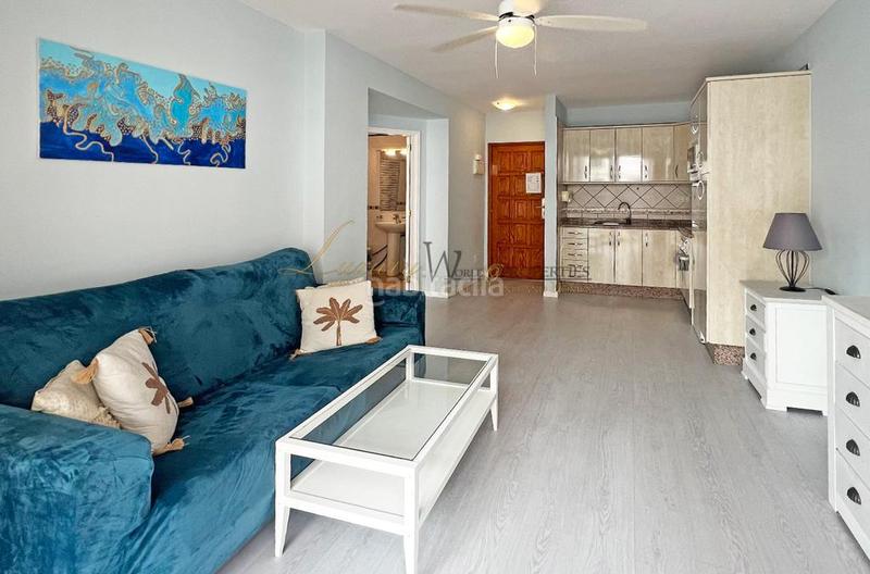 Foto 50852629-5c93-45dc-bdf8-d67d75cf02f4. Apartament amb piscina a Los Cristianos Arona