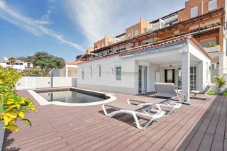 Casa  Cornical. El barranco  amarilla golf