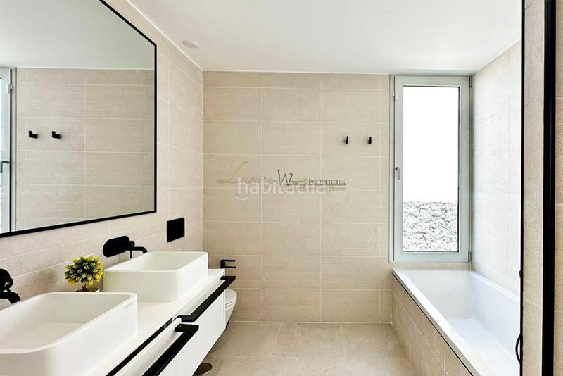 Foto 3271f007-3aea-48ed-806d-c51c90e29a57. Casa amb aparcament piscina a Callao Salvaje - Playa Paraíso Adeje