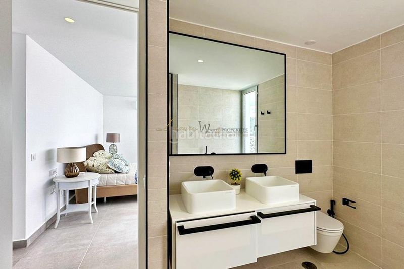 Foto 76dd484a-d07d-4d7c-b3a8-f68eb8ff3b92. Casa amb aparcament piscina a Callao Salvaje - Playa Paraíso Adeje