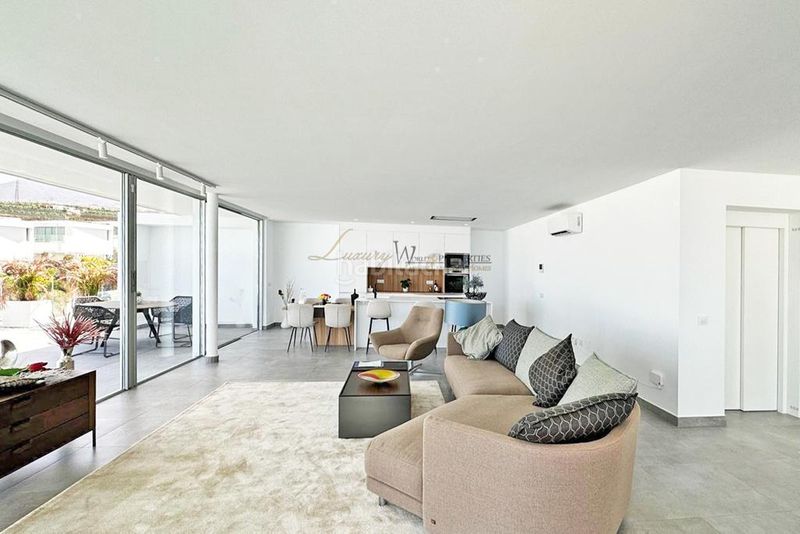 Foto 8b0f905b-b733-42ec-8475-7bc83593d5f3. Casa amb aparcament piscina a Callao Salvaje - Playa Paraíso Adeje