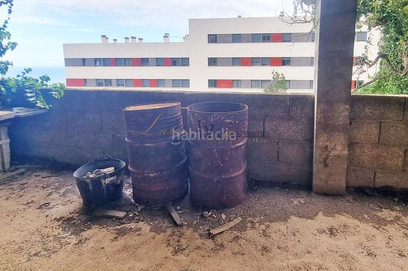 Foto d7760132-1f8f-44fd-b1e1-c3cb7c42f3f6. Edificio  en construcción en Icod de los Vinos pueblo Icod de los Vinos