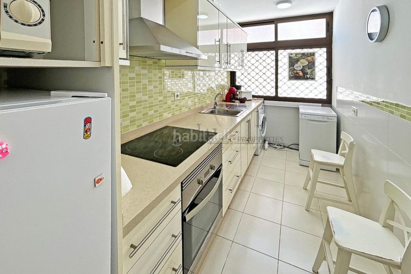 Foto e08b24fb-2a78-4fee-9d07-e3a618d912e7. Apartament amb piscina a Los Cristianos Arona