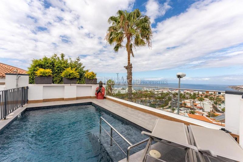 Foto 24cdd54d-7a09-4ff0-bf74-5745ac676467. Casa amb aparcament piscina a San Eugenio Alto Adeje