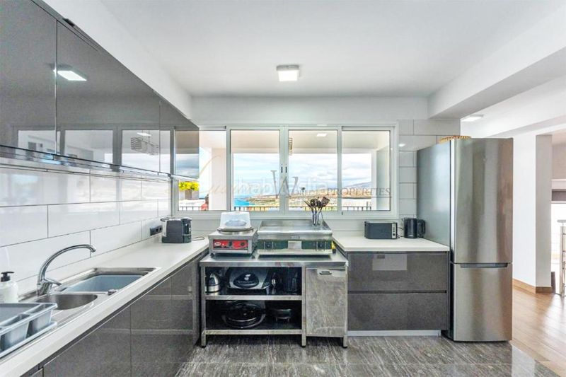 Foto 359b0865-6778-4702-9dc2-b411adafd7ab. Casa amb aparcament piscina a San Eugenio Alto Adeje