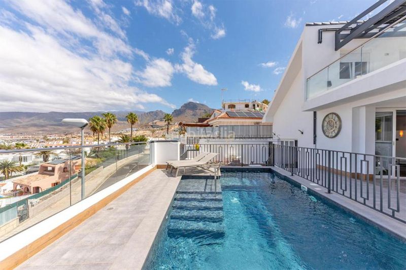 Foto 81899211-c01d-436f-8248-2da87466e416. Casa amb aparcament piscina a San Eugenio Alto Adeje