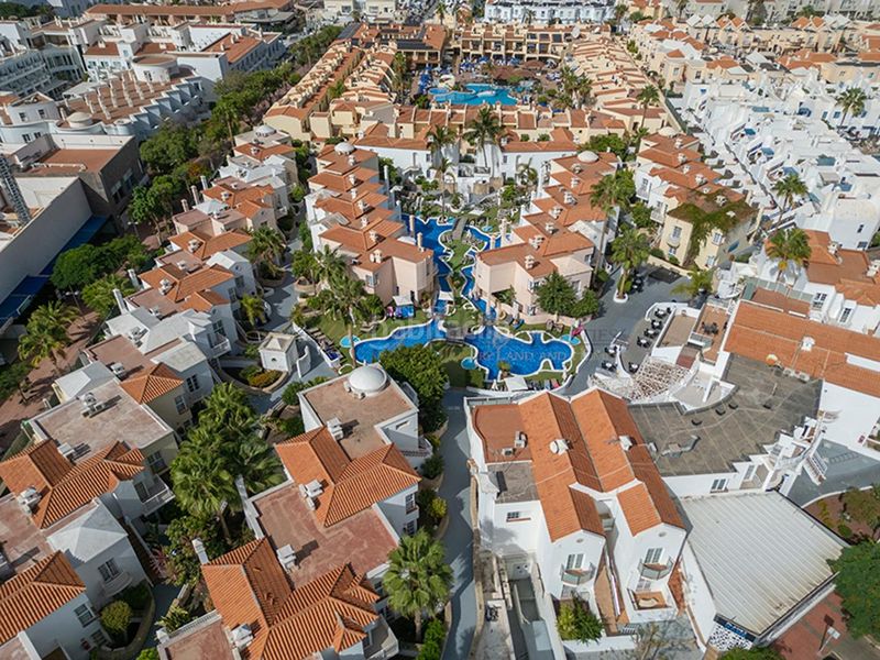 Foto 3e2bffa4-e3e1-4516-ab72-e0f6bf189645. Apartament amb piscina a Playa de Fañabé Adeje