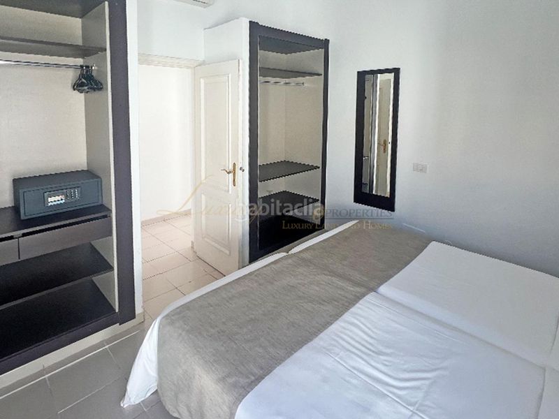 Foto 6c706111-1031-405e-9586-ca8cc25e0966. Apartament amb piscina a Playa de Fañabé Adeje